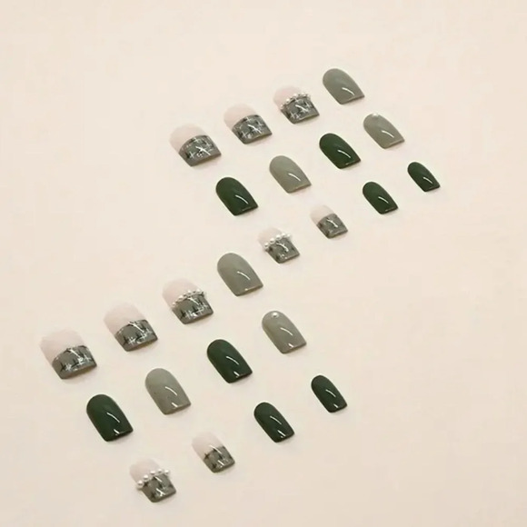 24 Pieces Square Short Green Pearl Press on Nails - Picture 2 of 3